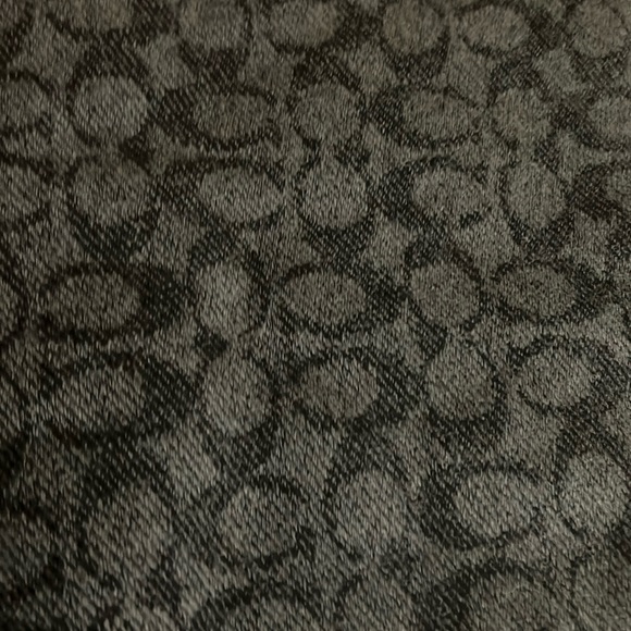 New Coach BI Color SIG C Scarf 98% wool, 2% polyester unisex brand new authentic - Picture 1 of 4